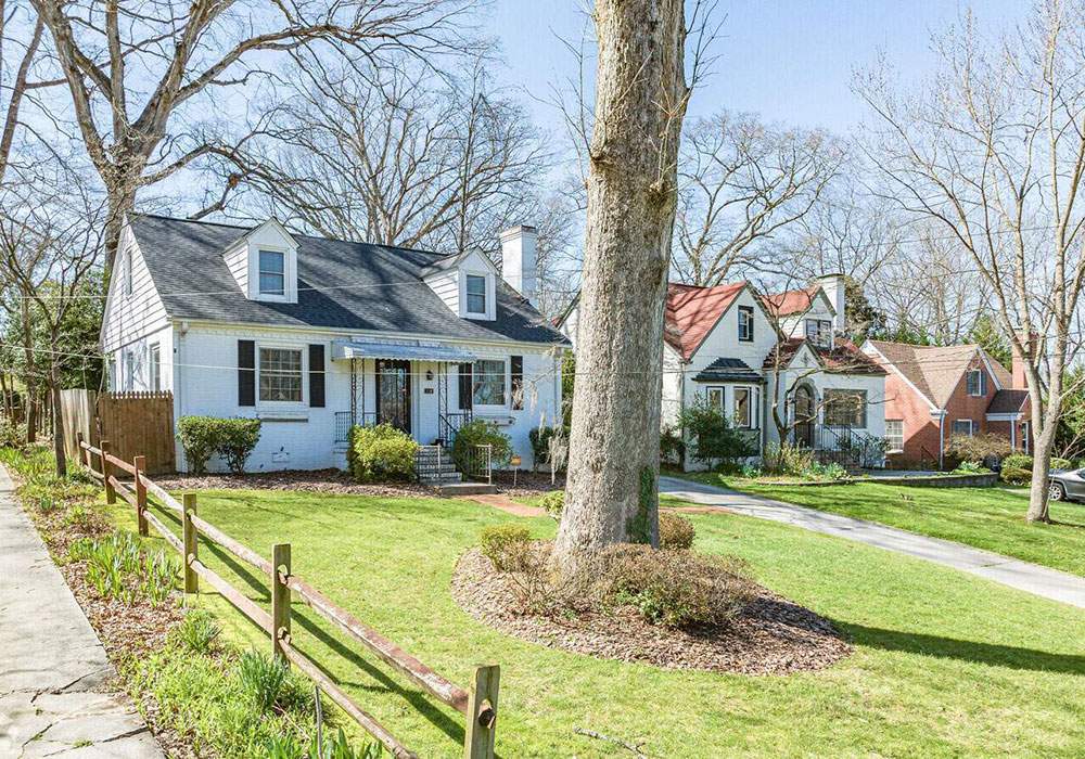 Walkable streets and historic homes in Lindley Park, Greensboro, NC